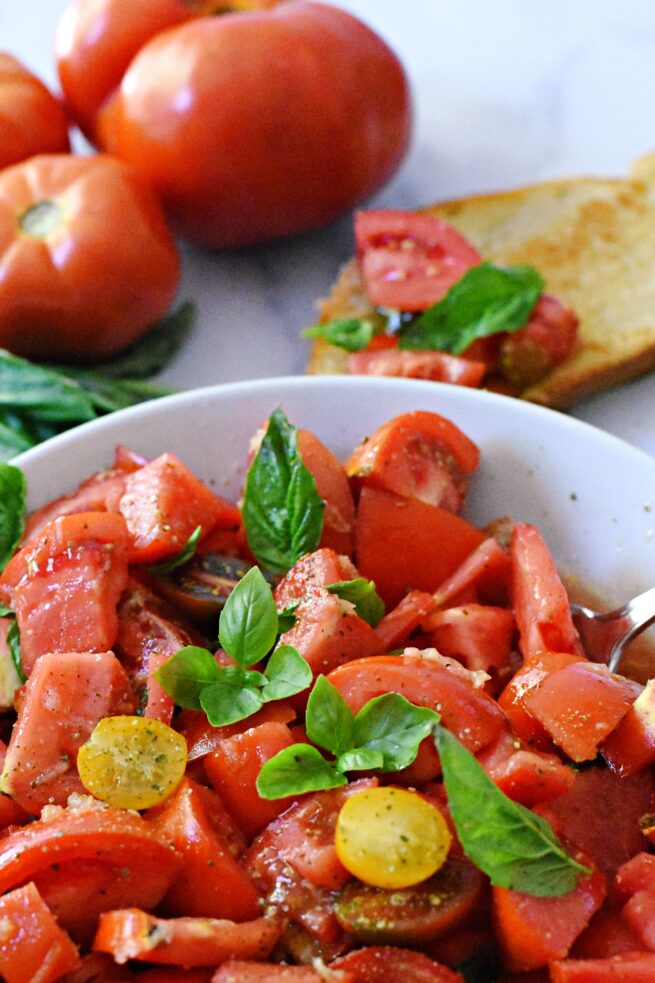 Tomato Basil Salad | Vegan | Elkeliving.com