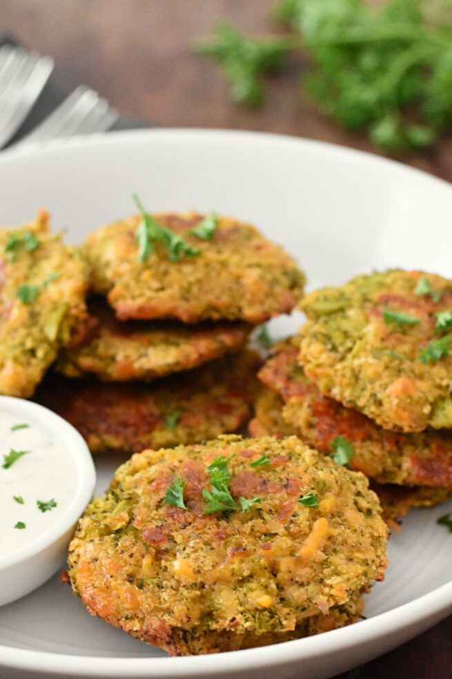 Cheesy Broccoli Bites with steamed broccoli & cheddar - elkeliving.com