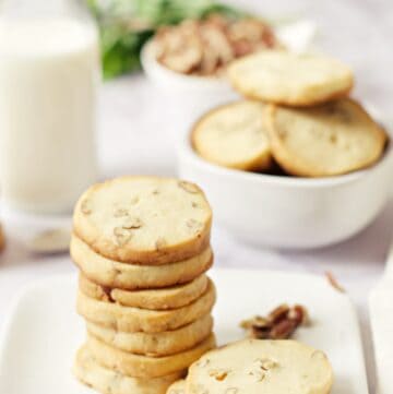 Pecan shortbread cookie