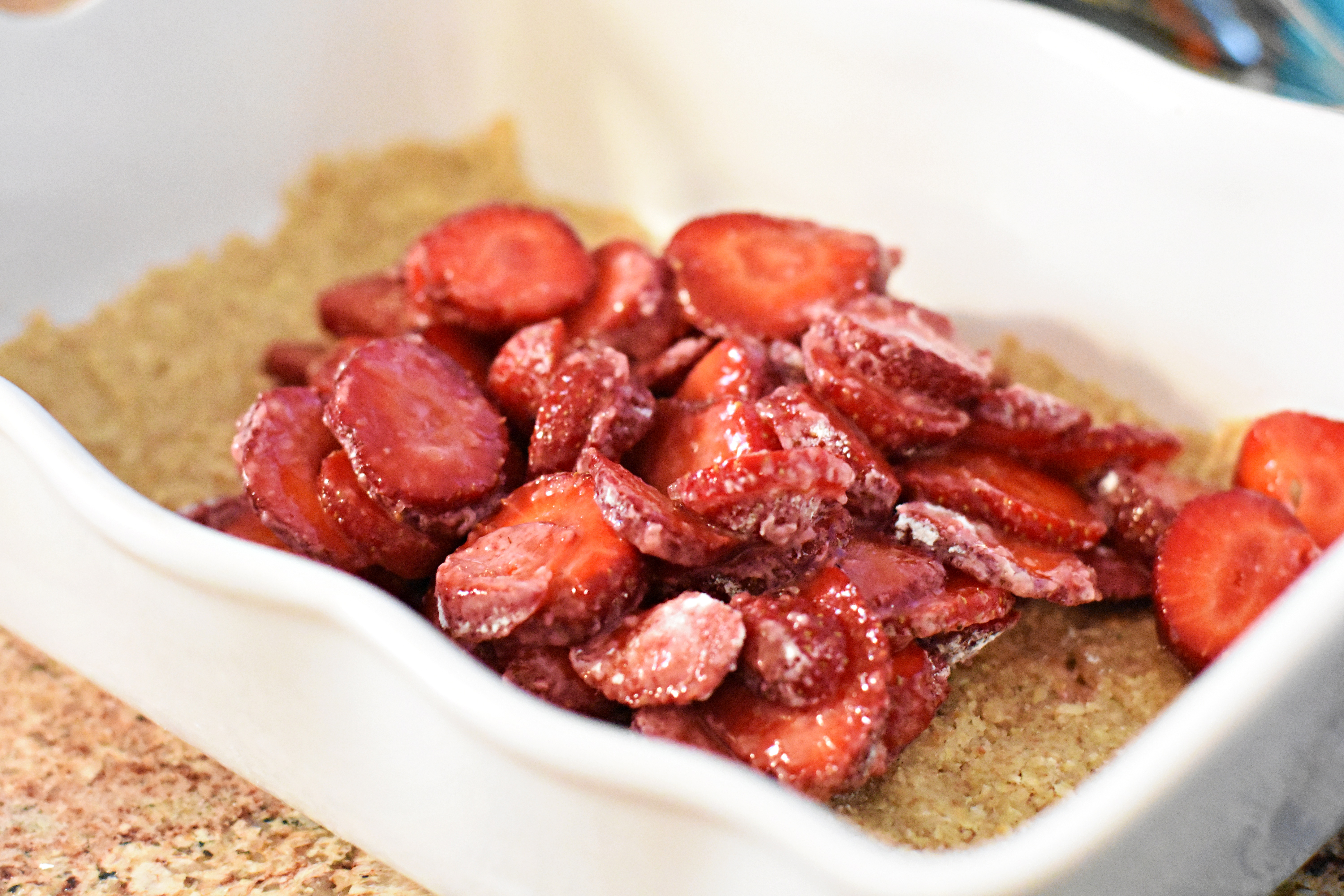 making strawberry oat bars