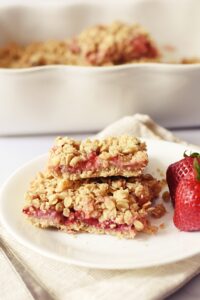 strawberry vanilla oat bars