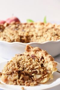 apple pie with crumb topping