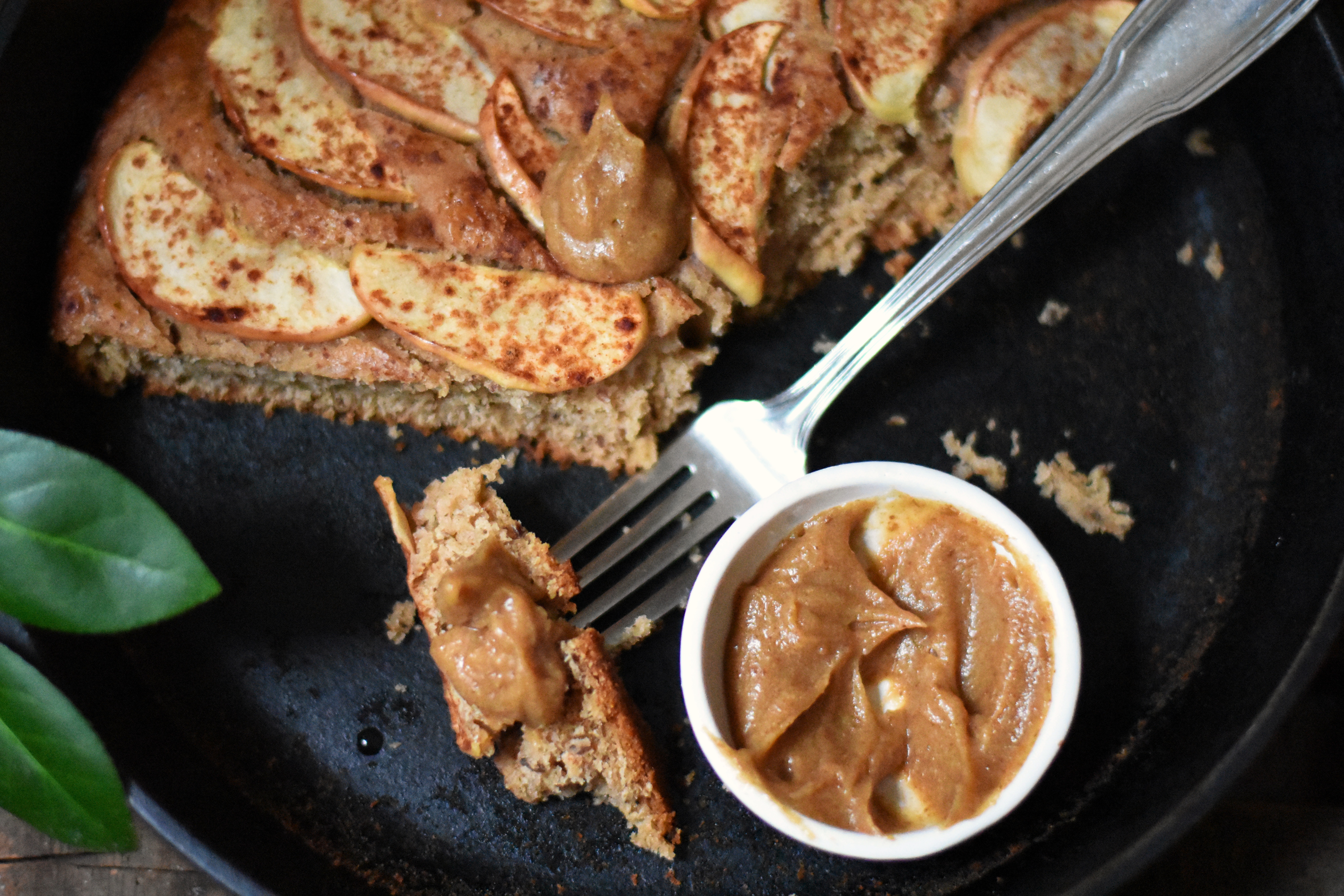 skillet Apple cider cake with healthy caramel