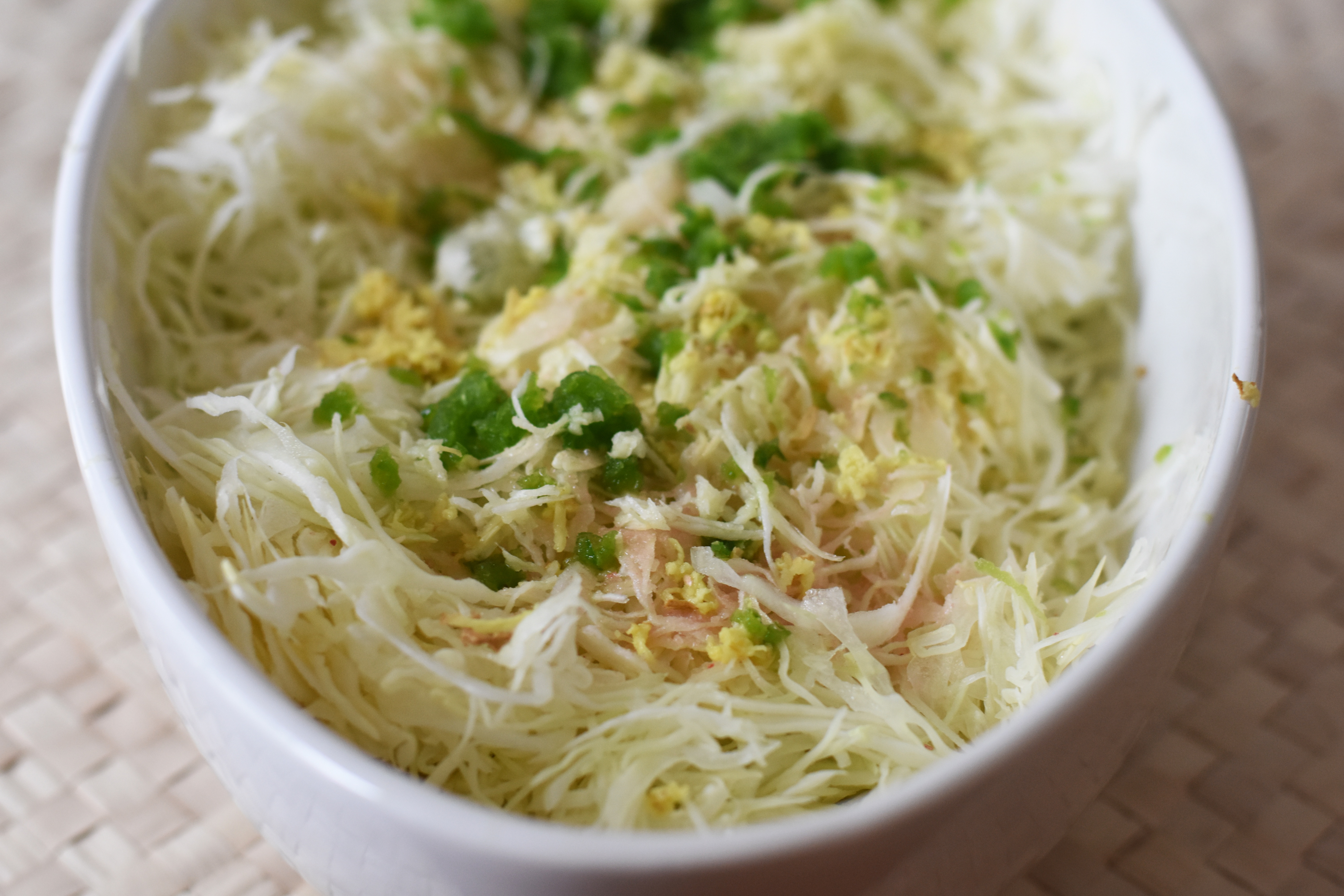 Making fermented sauerkraut 