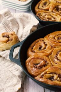 apple cinnamon rolls