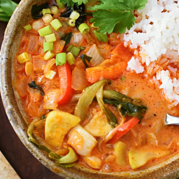 Vegetarian Thai Red Curry with jasmine rice- elkeliving.com