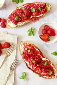 Ricotta toast with berries