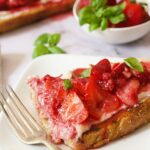 Ricotta toast with berries