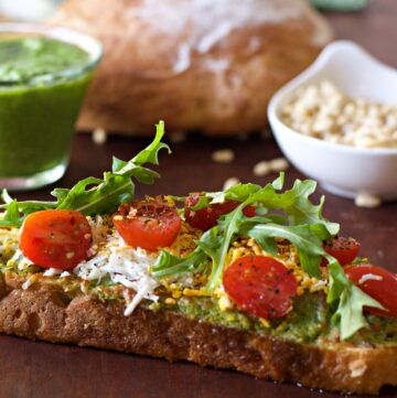 pesto breakfast toast
