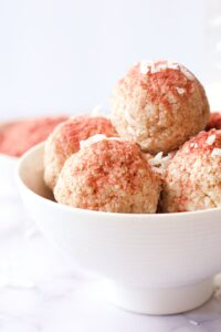 strawberry macaroons