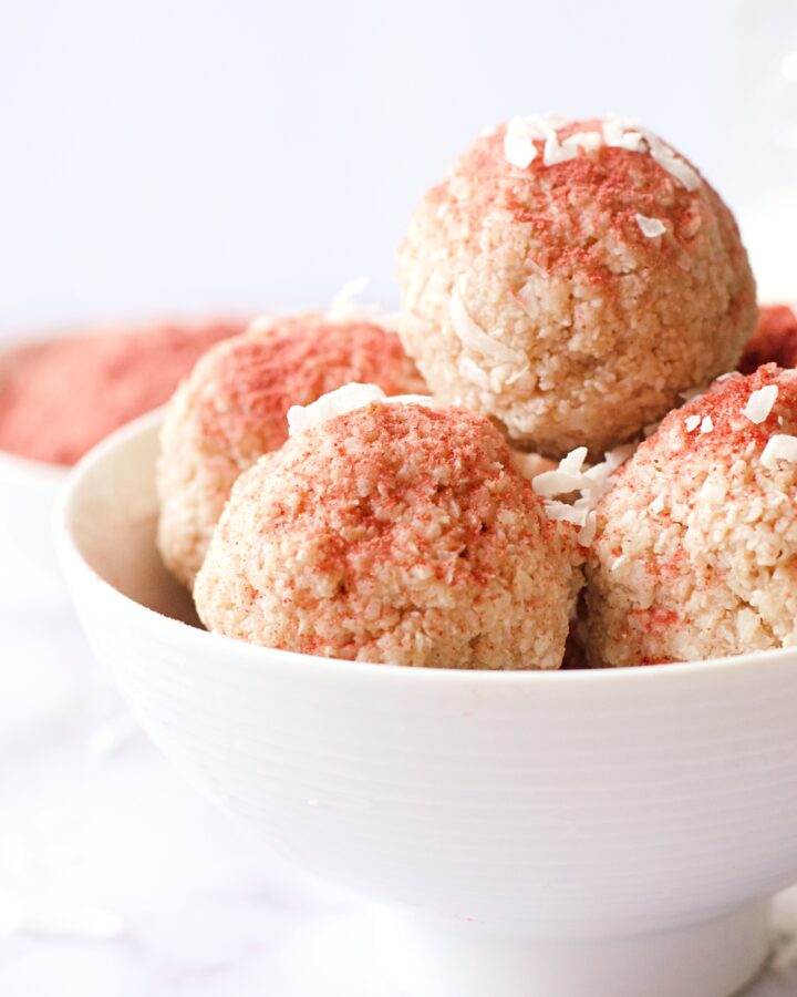 strawberry macaroons