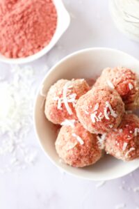 strawberry macaroons